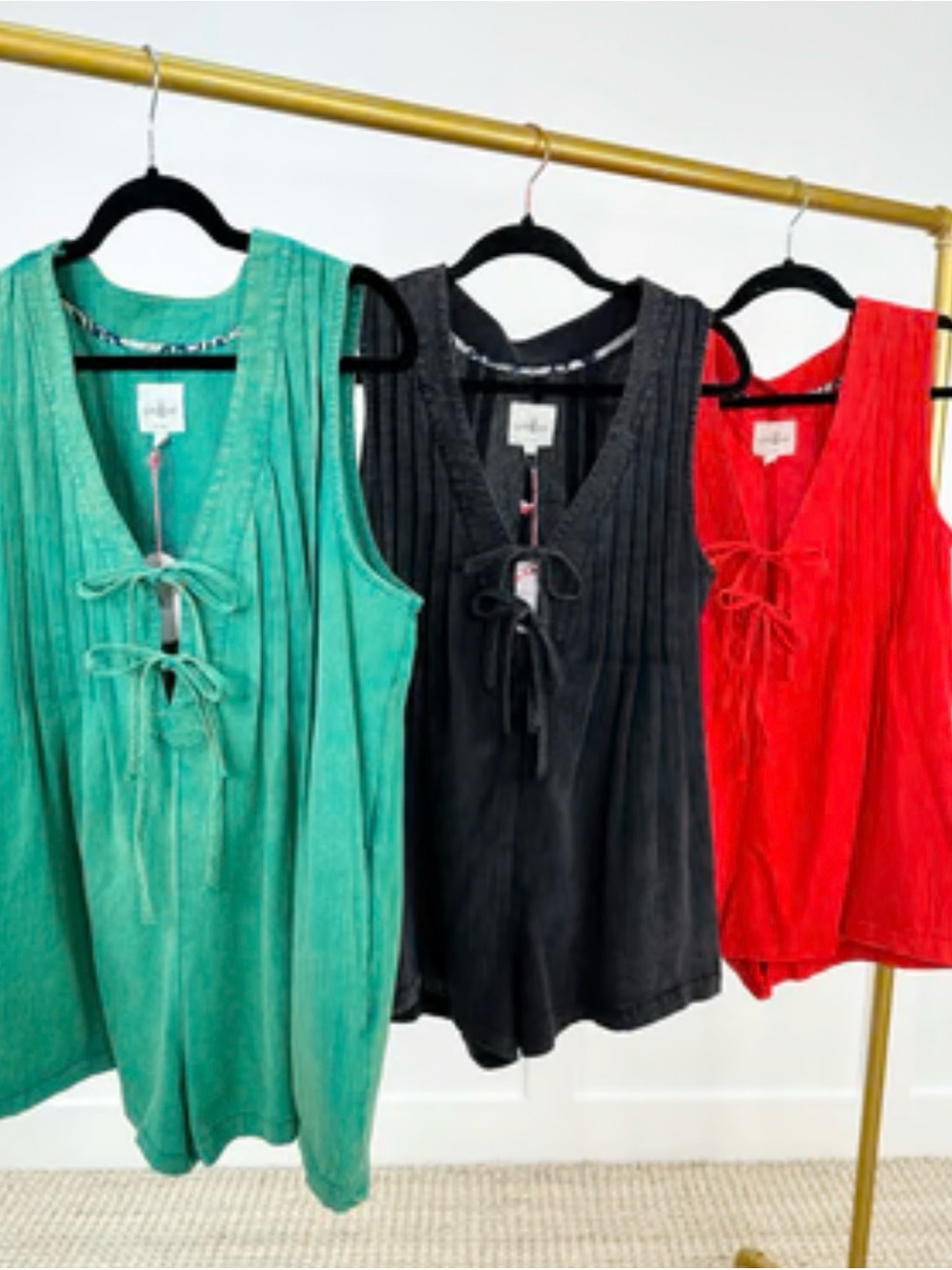 NWT Umgee Kelly Green V-Neck Tie Front Romper